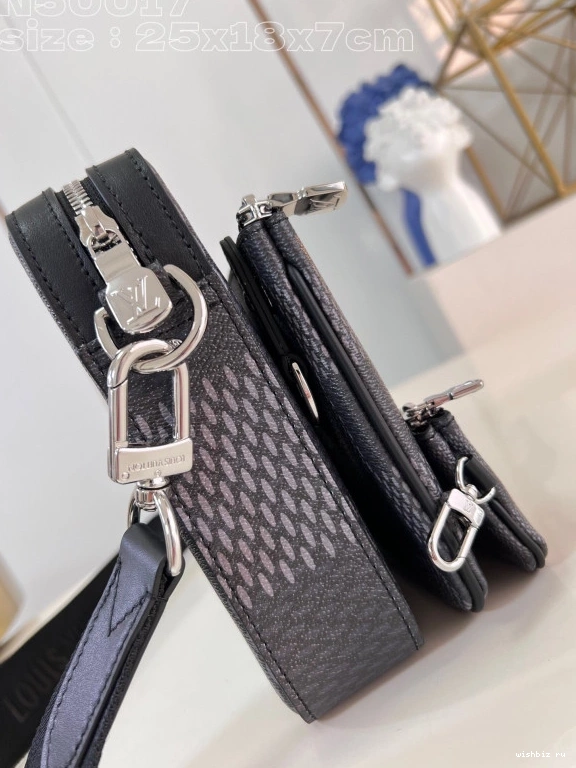 WIS LOUIS VUITTON TRIO MESSENGER 1001